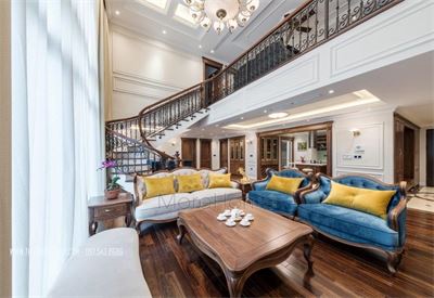Thi công bộ bàn ghế phòng khách gỗ óc chó căn hộ Duplex Mandarin 